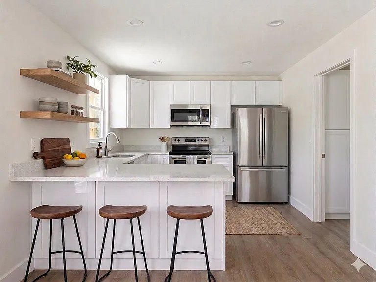 701 W Plaza Pl #C — Photo 5