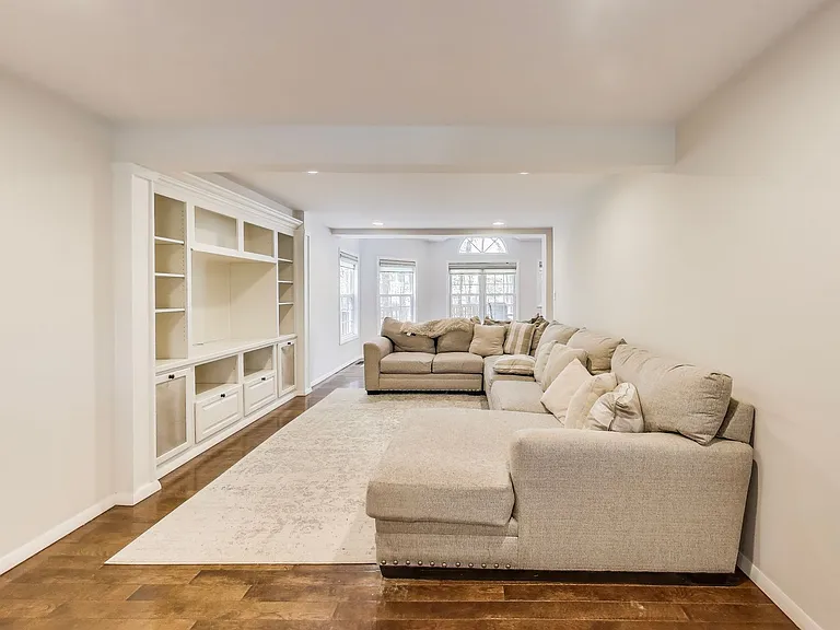 1337 Crockett Ln — Photo 13