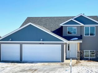 1676 Providence Pl NE, Sauk Rapids, MN 56379