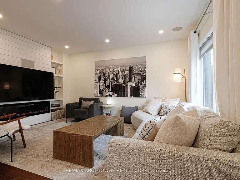 3301 Nadine Cres — Photo 15