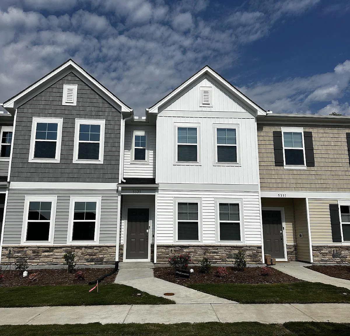 2 bed, 2.5 bath, 1370 sqft, $1,800 — Photo 1