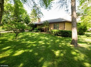 935 N Washington St, Hinsdale, IL 60521