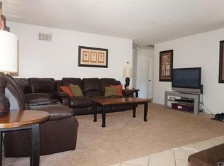 1024 W Crestview St, Corona, CA 92882