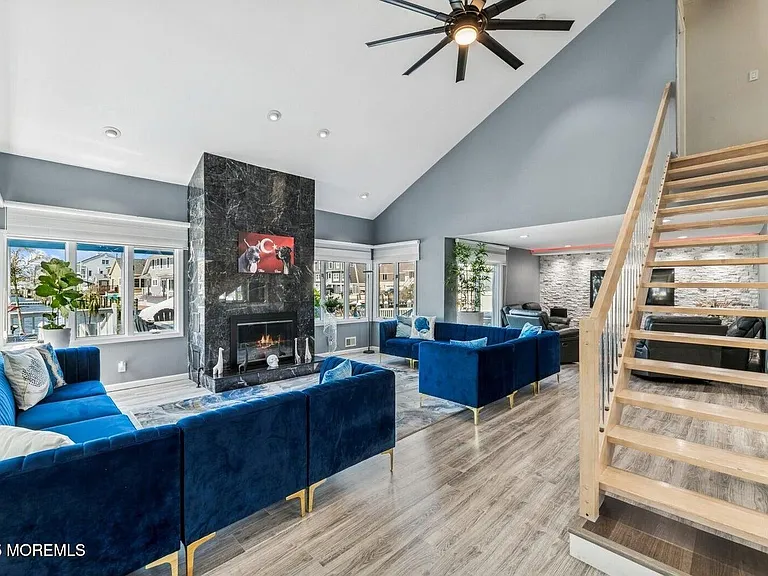 385 Aldo Dr — Photo 14