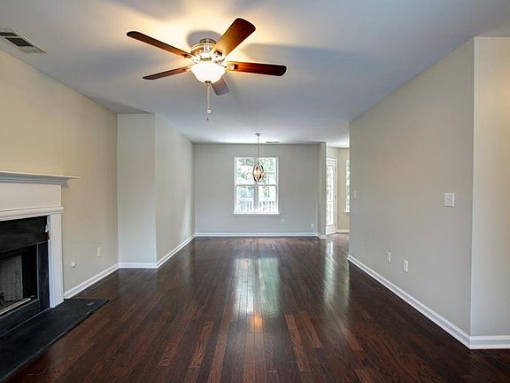 4th image of 4922 Lake Park Ln