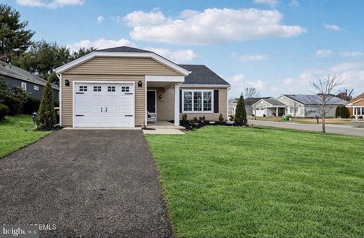 1st image of 10 Woodstock Ln