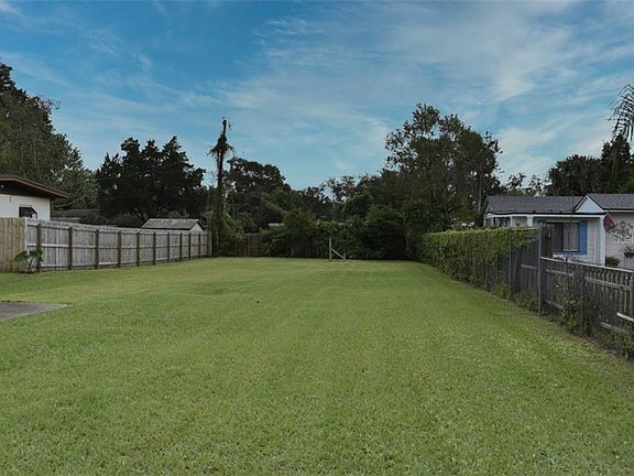3rd image of 830 Canovia Ave