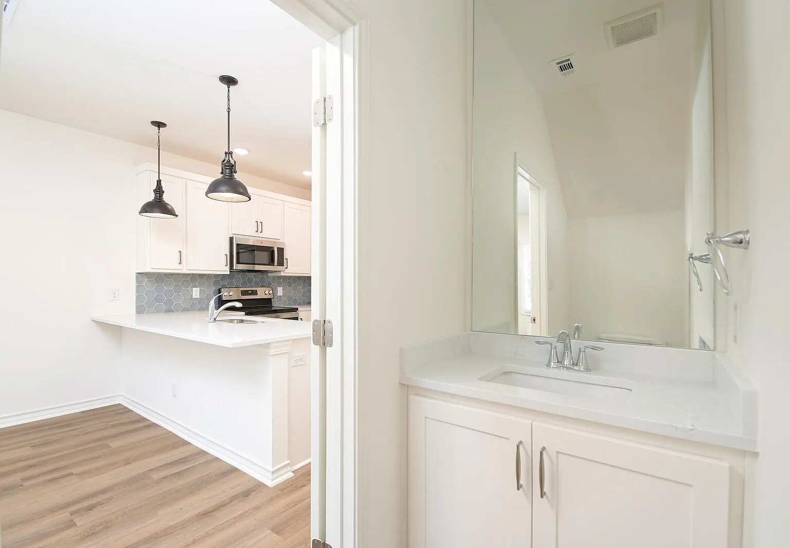 2 bed, 1.5 bath, 1016 sqft, $1,450 — Photo 4