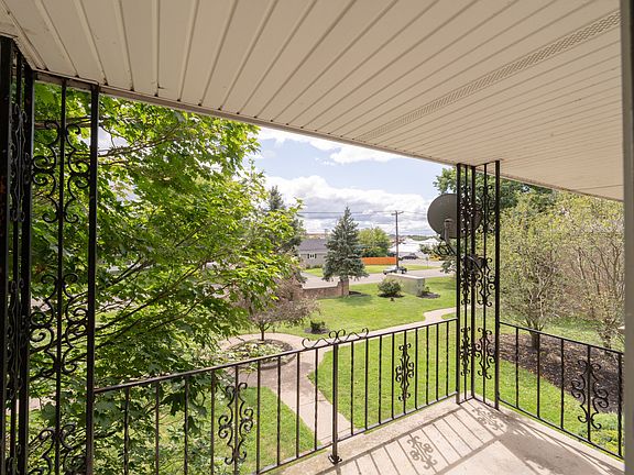 3rd image of 5546 Scranton Rd #Ws-mo3