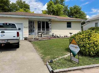 814 Cedar St, Victoria, KS 67671
