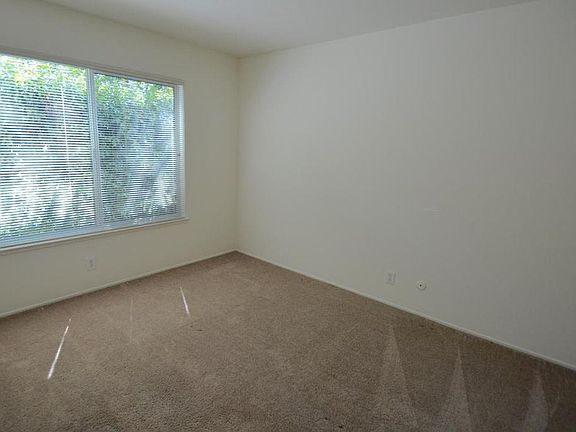 5th image of 2721 Midtown Ct Floor 1