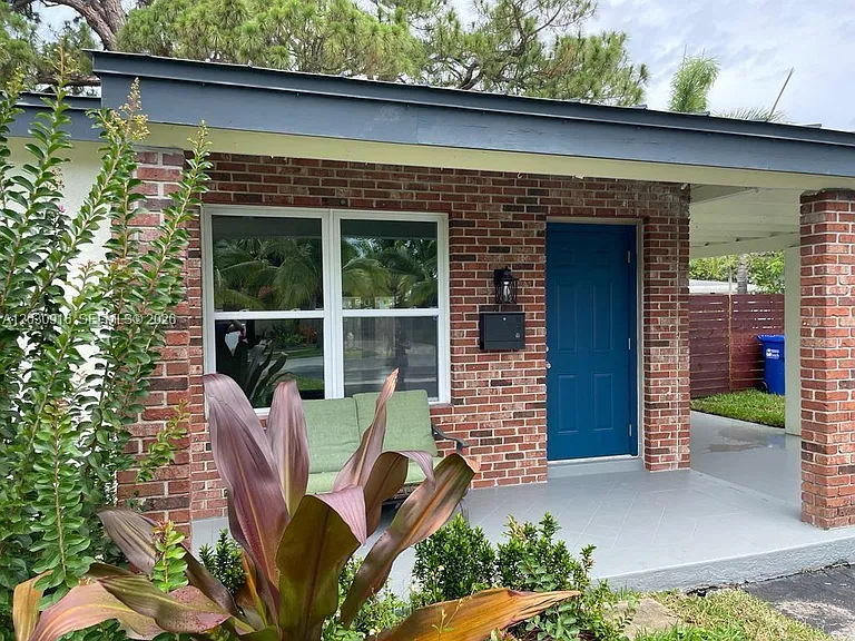 1029 SW 1st Ave — Photo 2