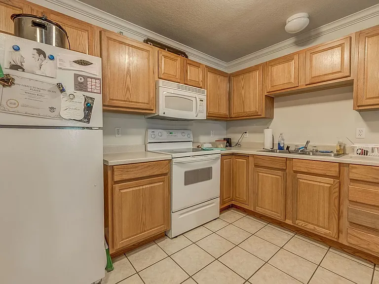 595 N University Ave #220 — Photo 4