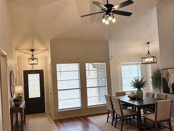 3rd image of 18 Barcelona Ct