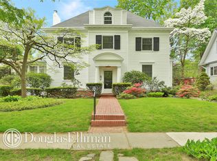 587 Manor Ln, Pelham, NY 10803