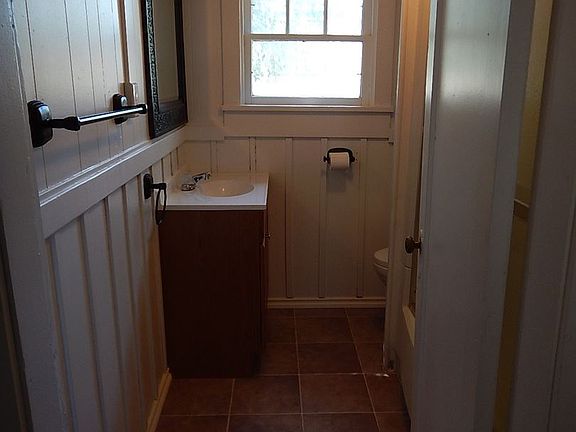 4th image of 310 NE 6th St