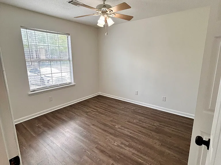 318 Somerset Dr — Photo 8