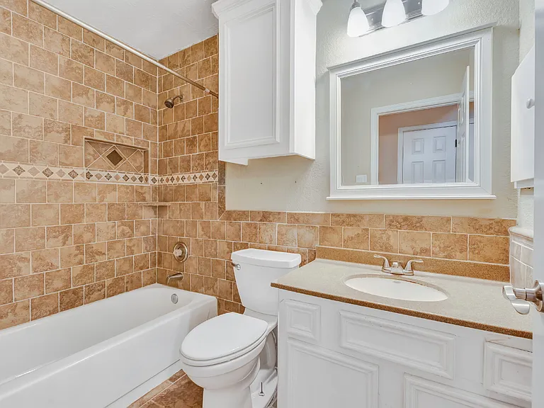 17018 Dusty Mill Dr W — Photo 12