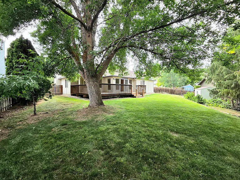1812 Aspen Pl — Photo 1