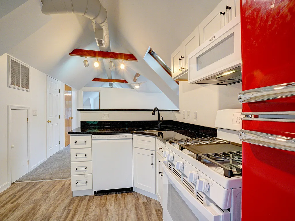 1 bed, 578 sqft, $1,145 — Photo 2