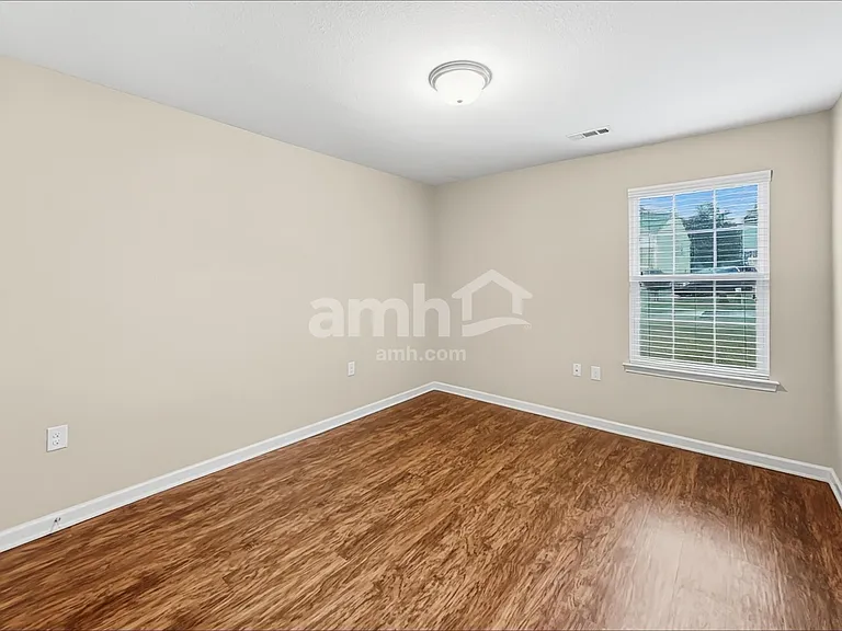410 Lind Point Ln — Photo 14