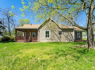 381 Walnut St, Hawk Point, MO 63349