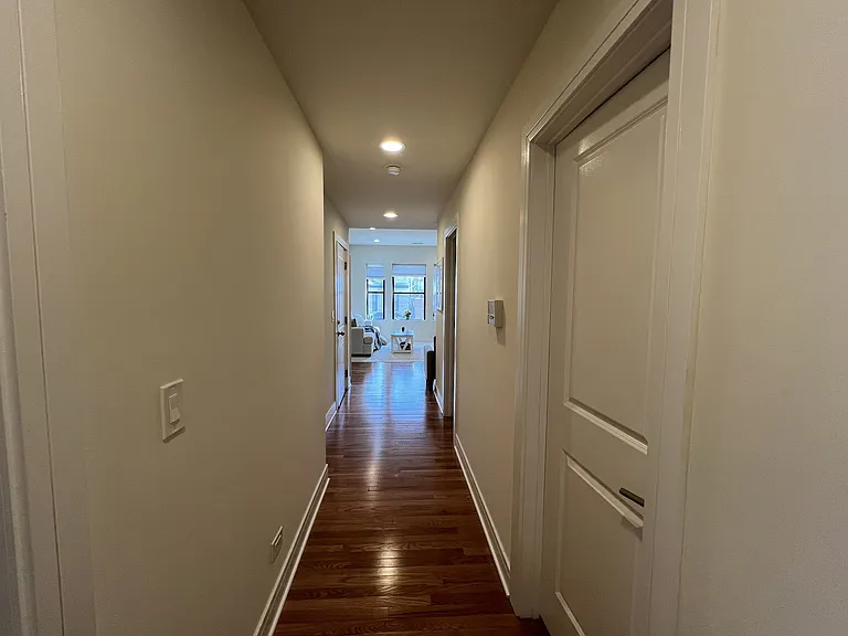 710-16 W Buckingham Pl — Photo 18