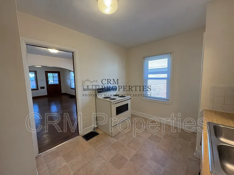 933 N Linwood Ave — Photo 9