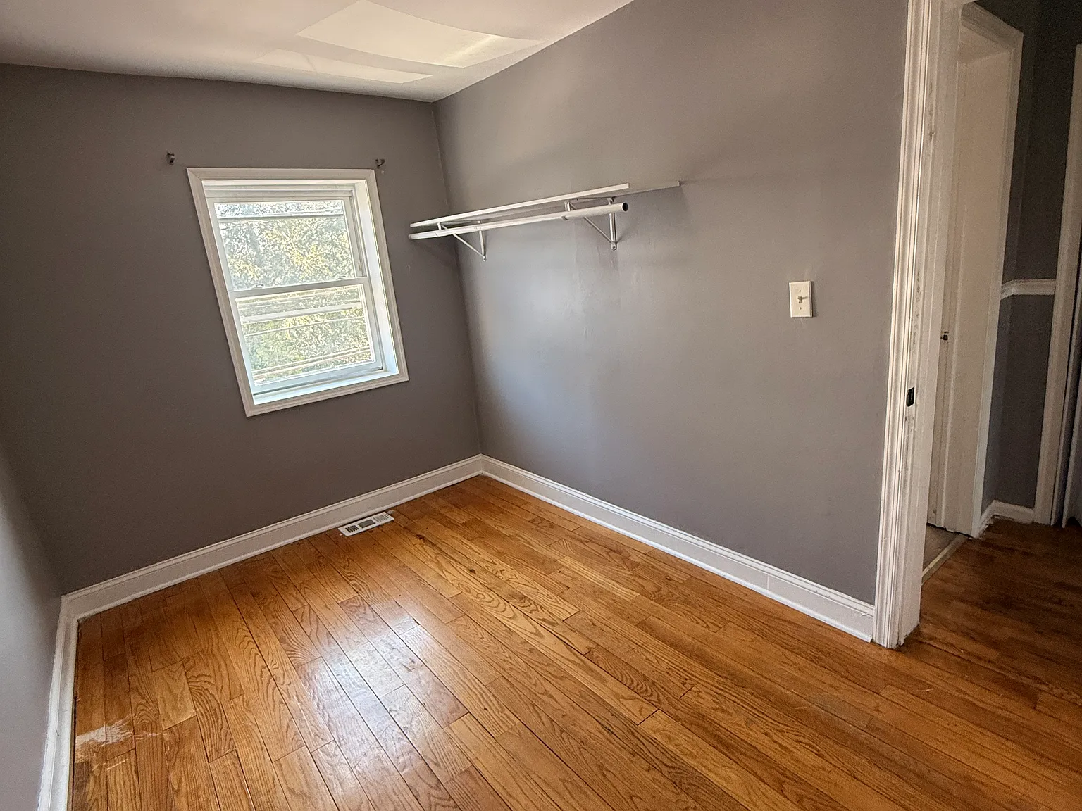 4 bed, 1.5 bath, 1372 sqft, $2,000 — Photo 4