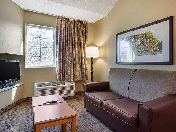1 Bedroom Suite - 1 Queen Bed