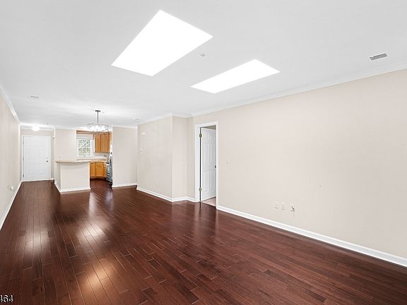 3rd image of 286 Potomac Dr