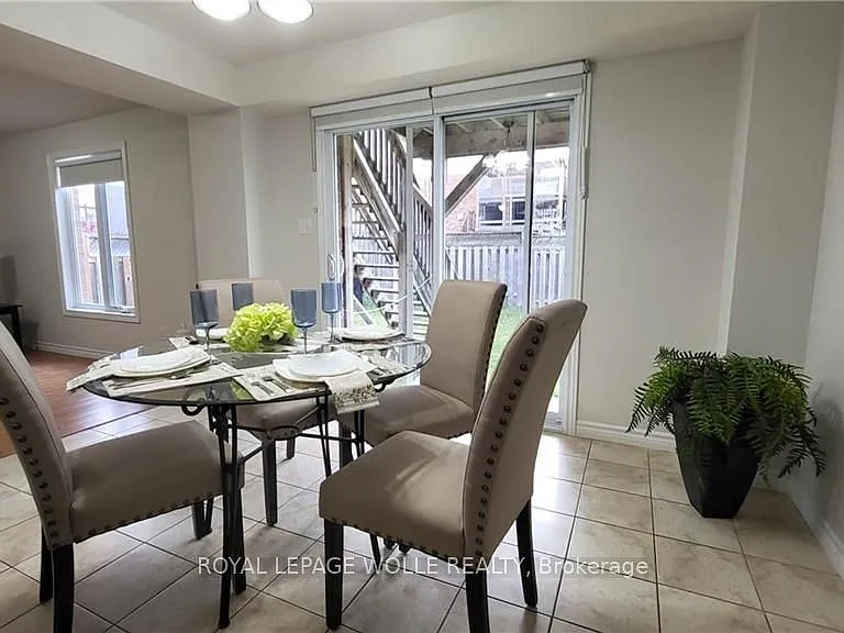 128 Udvari Cres #A — Photo 6