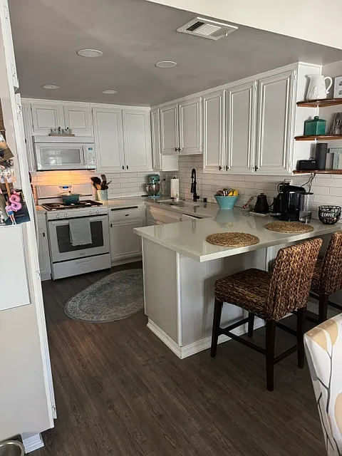 470 Las Palomas Dr — Photo 2