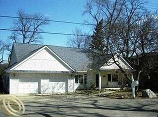 7298 Colony Dr, West Bloomfield, MI