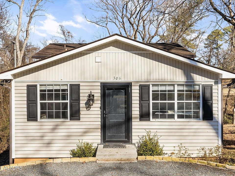 1st image of 306 SW Kingston Ct