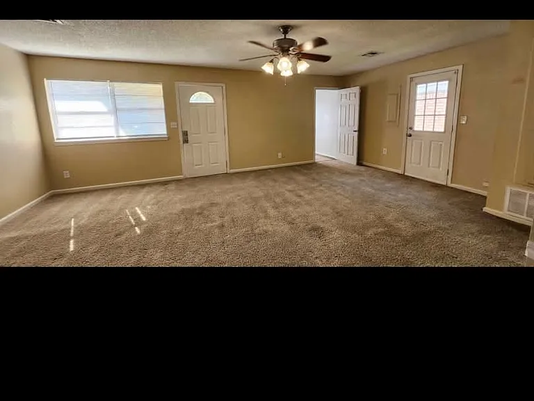 524 Warwick Dr — Photo 1