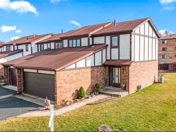7881 Sheffield Dr, Palos Hills, IL 60465