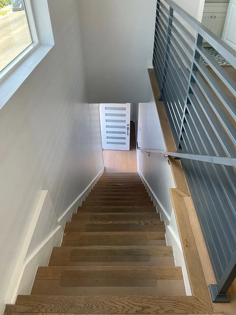 2129 — Photo 2