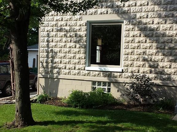 3rd image of 426 E 9th St