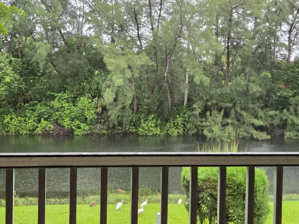 130 Lake Meryl Drive, West Palm Beach, FL 33411