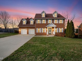 1402 Lake Ridge Sq, Johnson City, TN 37601