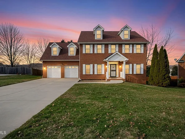 1402 Lake Ridge Sq, Johnson City, TN 37601