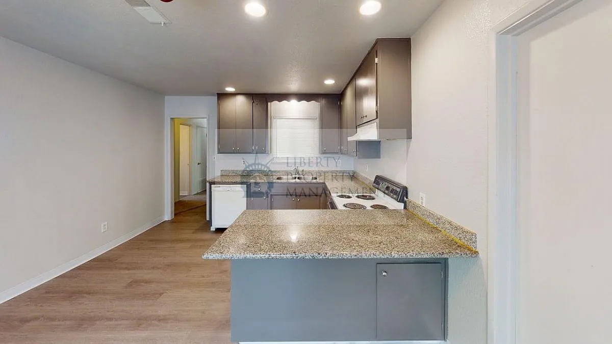 3 bed, 1222 sqft, $2,350 — Photo 4