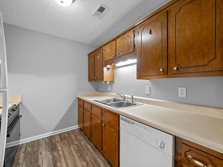 Parkway Pl - 1237 — Photo 10