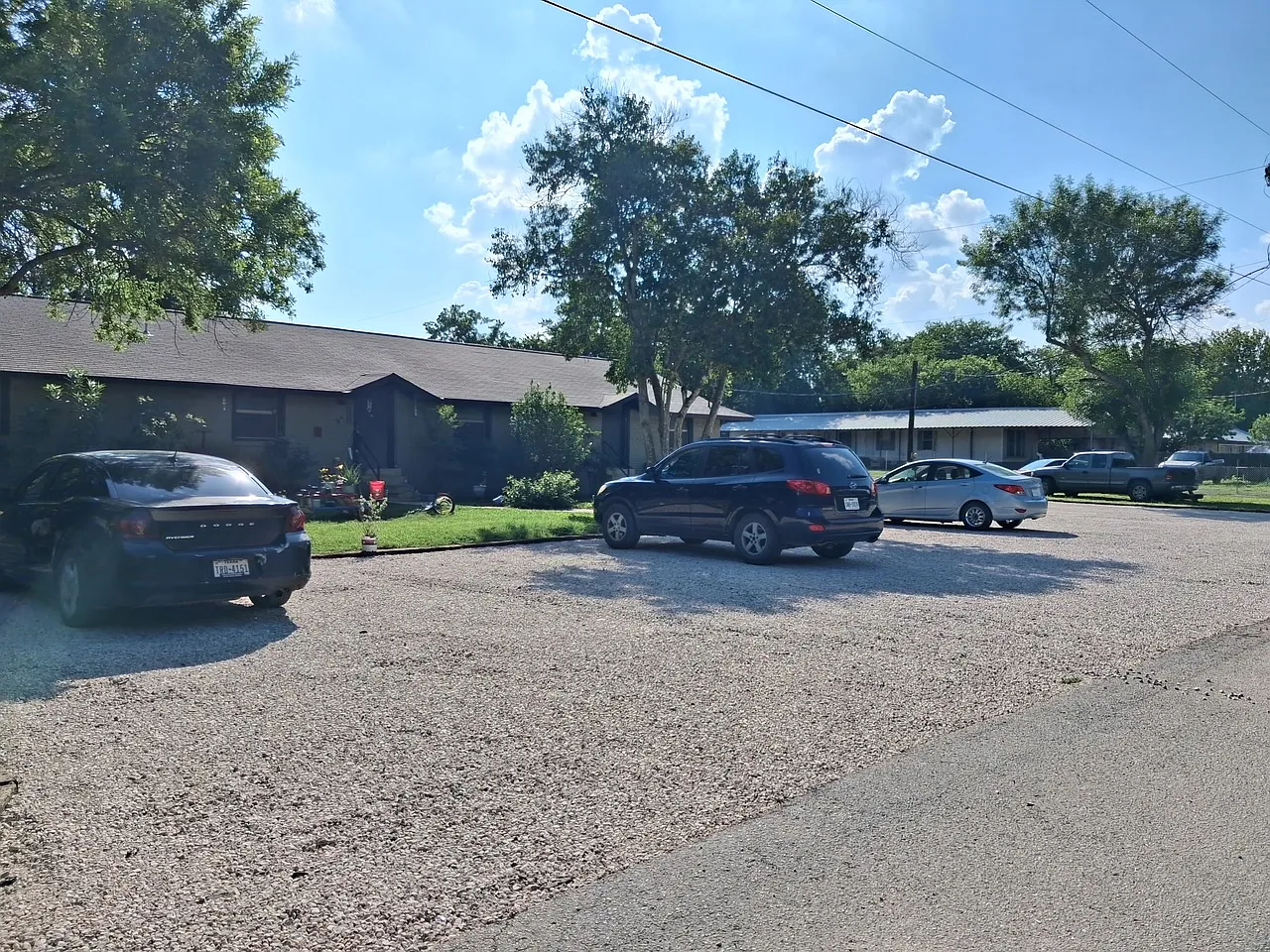 3 bed, 1200 sqft, $1,375 — Photo 2