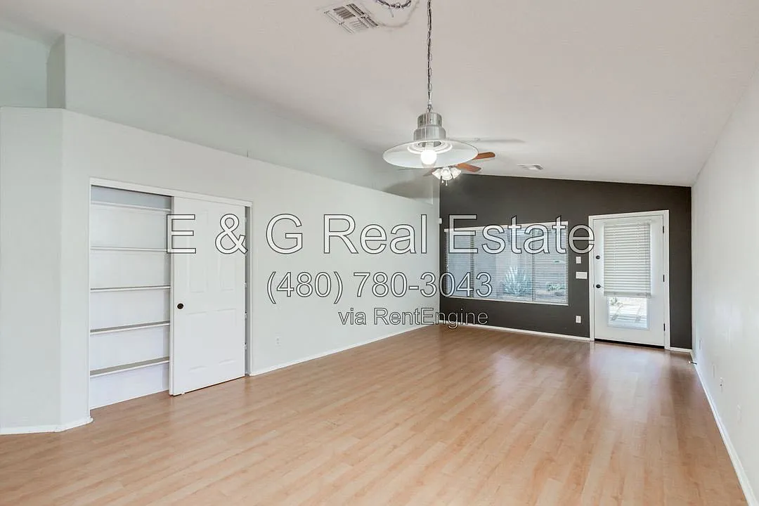 4 bed, 2.0 bath, 1837 sqft, $3,195 — Photo 4