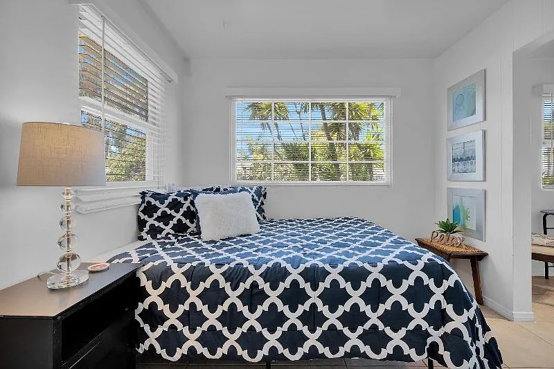 Studio, 350 sqft, $2,350 — Photo 2