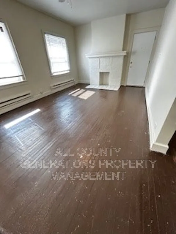 2 bed, 1.0 bath, $875 — Photo 2