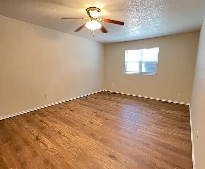 3611 N Drexel Blvd — Photo 14