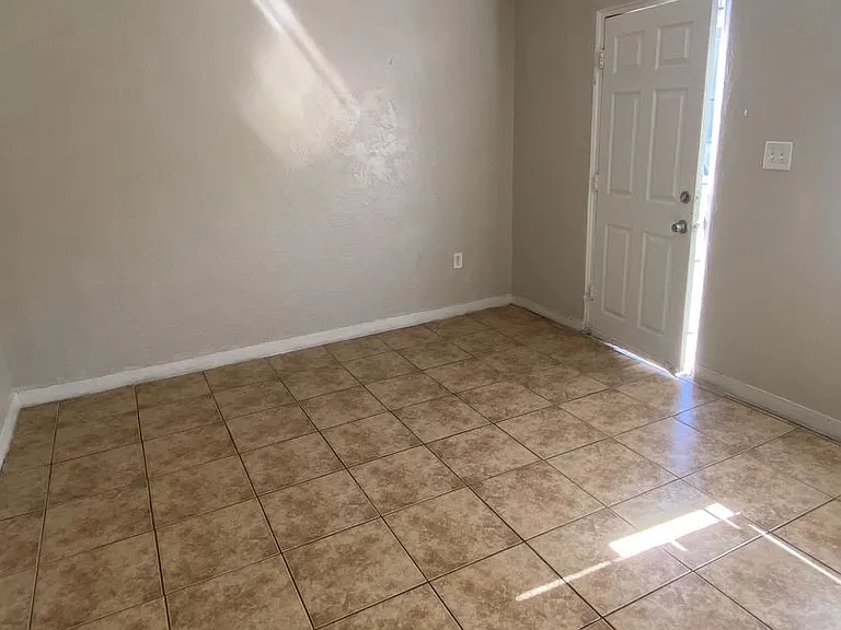 324 Texas St SE — Photo 2